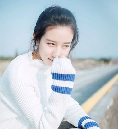 2016年女生扎什么辫子好看 学生扎的蓬松马尾