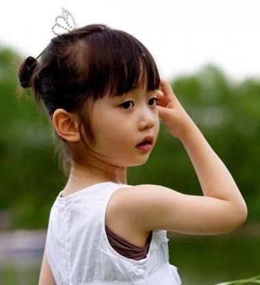 首页 流行发型 儿童发型 四岁女孩短发怎样打理好看 小朋友短发怎样