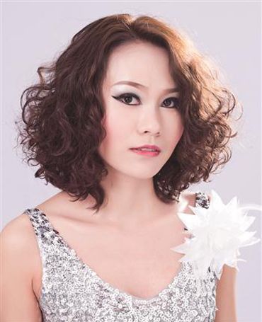 中年短发烫发有那些发型 中年女短发烫发发型图片