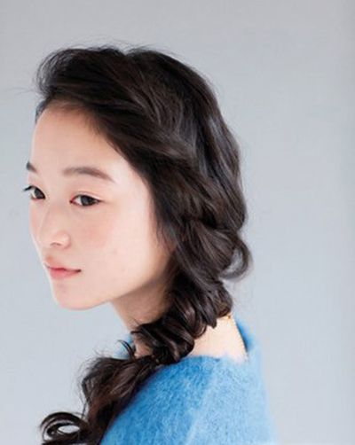 编织烫发型图片 长发编辫子发型扎法图解(3)