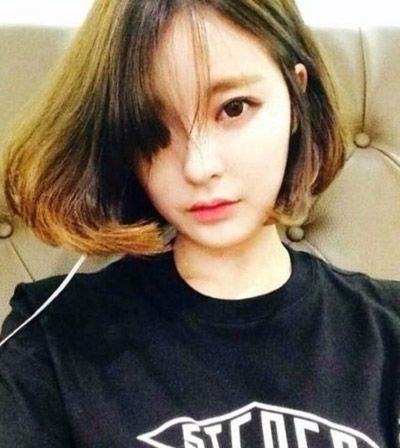 头发少的女士短发烫什么发型 头发少短发烫发