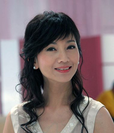 中年女性长烫发刘海什么样的好看 中老年烫刘