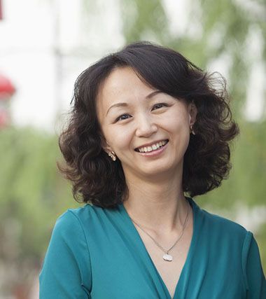 头发少的老人适合烫什么发型 头发少软适合的