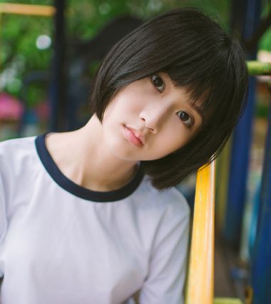女学生齐刘海直短发发型最新学生齐刘海短发发型2