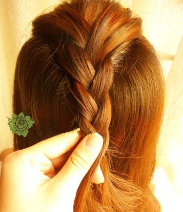 怎么扎露额头马尾辫 编麻花露额头的扎马尾