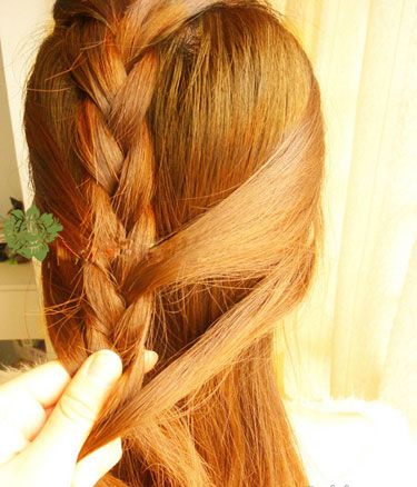 怎么扎露额头马尾辫 编麻花露额头的扎马尾(2