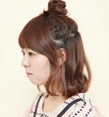 短发女生怎么扎丸子头 短发丸子头最简单扎法