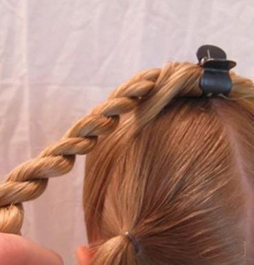 小女孩的头发辫怎么编 小孩花样编头发步骤(3