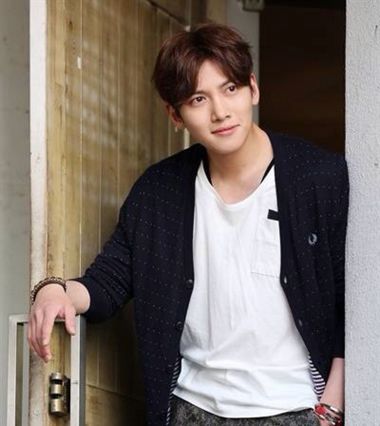 男中学生发型刘海 帅气的男学生刘海发型图片