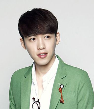 男中学生发型刘海 帅气的男学生刘海发型图片