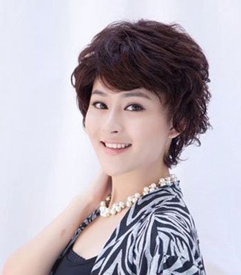 五十岁女人短直发内卷发型 2016年最新直发微卷发型(3)