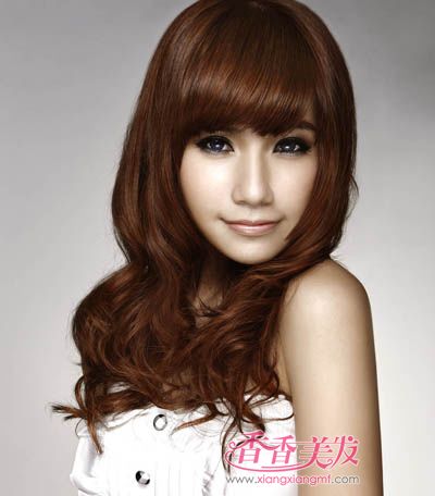 倒三角型长脸脑门有个旋女生适合什么发型 中