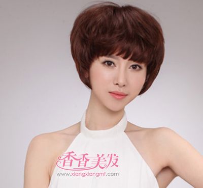 中年短卷发假发发型图片 中年短卷发造型