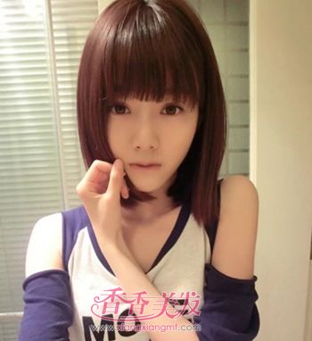 长脸女生齐刘海齐肩直发发型