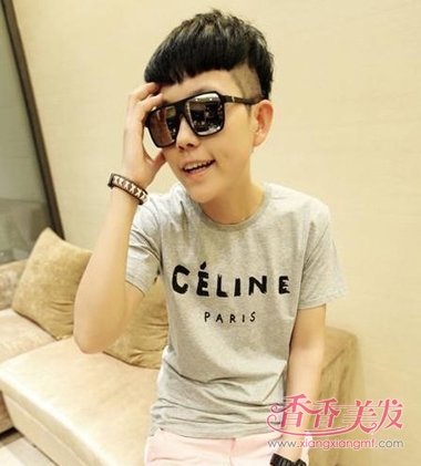 男生旁边剃字母发型 男生发型样式图片(2)