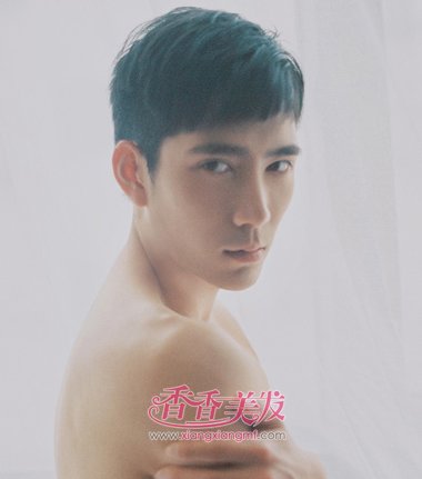 男生齐留海短发发型 男生有刘海两边短发型图