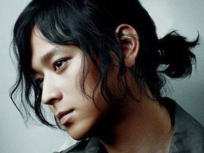 男的想留一个能扎小辫的发型怎么弄 男的扎辫