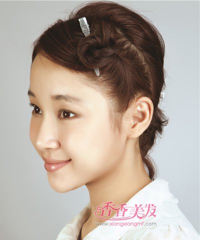 超短沙宣发型扎发解析 中分沙宣超短发扎发教