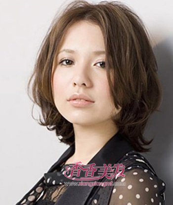 中年女性的脸颊凹陷适合什么发型 中年女短发