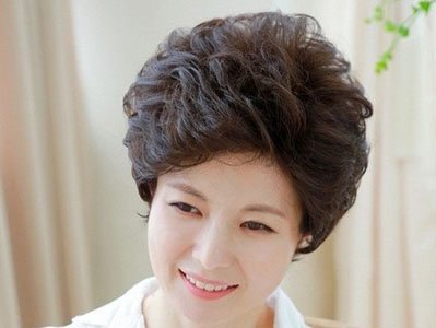 50岁左年龄右发型设计与脸型搭配图片