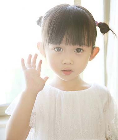 夏季怎样给短发的小女孩扎漂亮的头发 夏季小