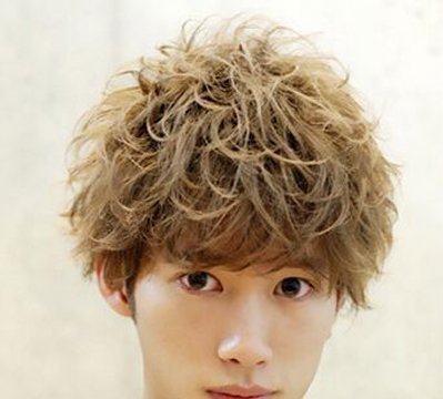 中短发卷了好多次 中短发爆卷图片(2)