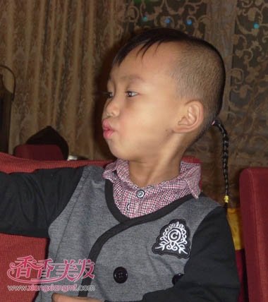 小男孩如何扎辫子 给男孩扎辫子(4)