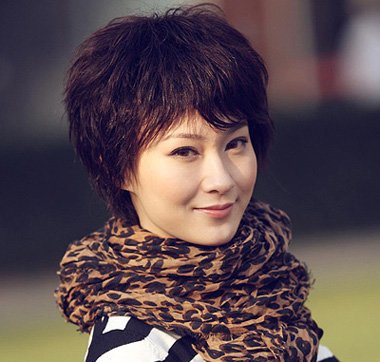 松弛脸型的50岁女人发型 发型脸型设计50岁