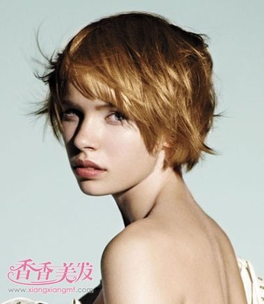 女生什么脸型剪短发好看 女生看不到脸的短发