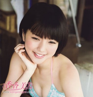 女生什么脸型剪短发好看 女生看不到脸的短发