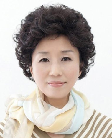 短发中年女士短发烫发短发 卷发烫发中年女士短