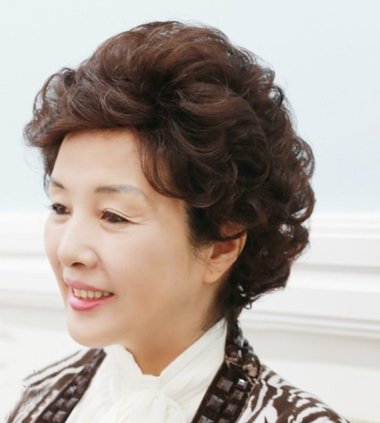 老年女士短烫发发型图库 中老年女式短发发型