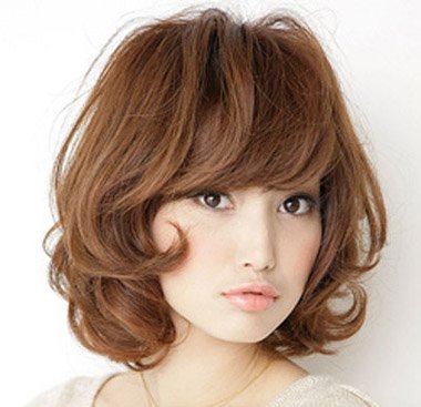 2016流行什么发型+女短发卷发头发少 中短发