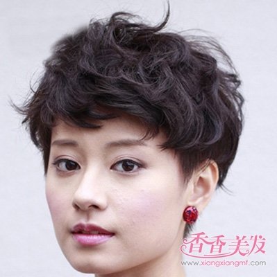 中老年女性中短发蓬松烫发 中老年短发烫发图