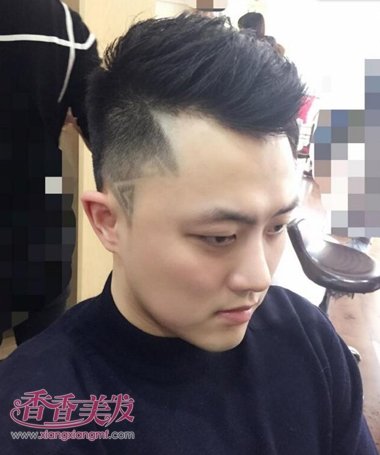 男孩子的今年最流行的发型 鲨鱼头发型图片