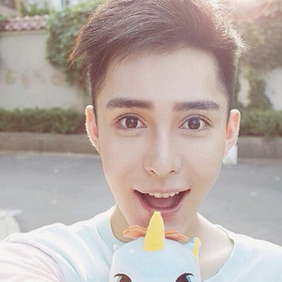 男的头发少留什么发型好看 运动类的男生发型