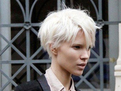 男生白色头发好看吗 自然白色头发男发型