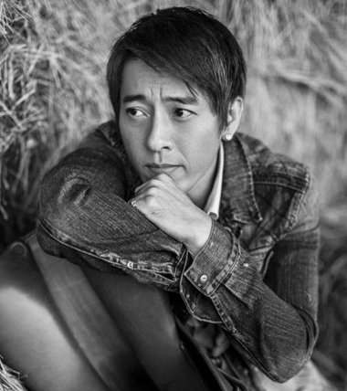 男生把自己头发前面部分拉直是什么样的 男生