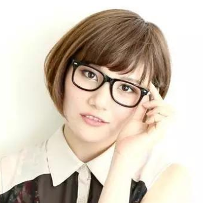 戴眼镜的女生适合什么短头发发型 戴眼镜女生