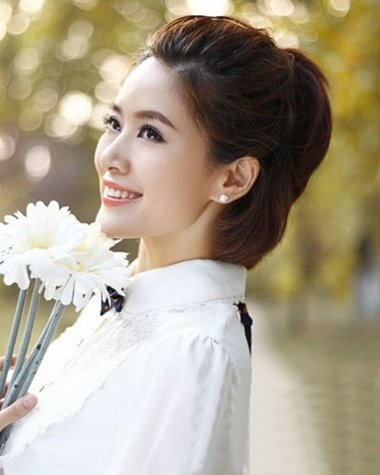 扎发发型上边直接扎起来,职场女士的发型,扎公主头发型也是短发有着