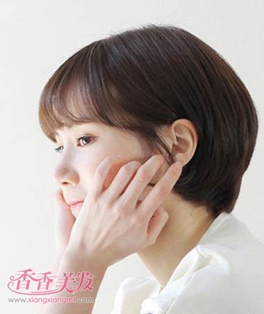 2016女卷发短发发型图片 圆脸短卷发发型