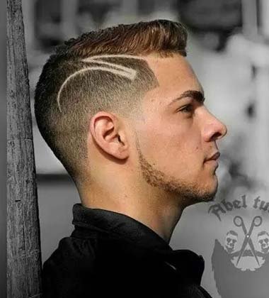 男生两边弄两条道发型 男生发型两边怎么剪好