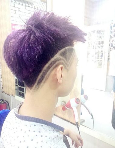 男生紫色个性刻字短发发型图片