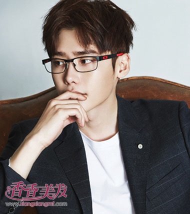 中分发型的男人是什么样的 韩国男生复古中分