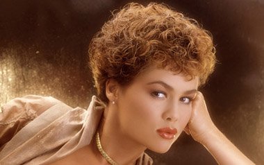 中年女人的短卷发 中年女士发型卷发短发(2)