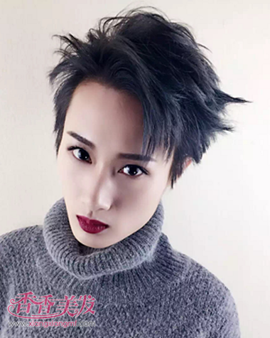 女生两边到脸那后面也很短的发型 女生帅短发发型