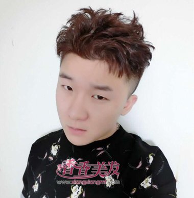 现代男生发型梳法图解 男生用梳子如何造发型