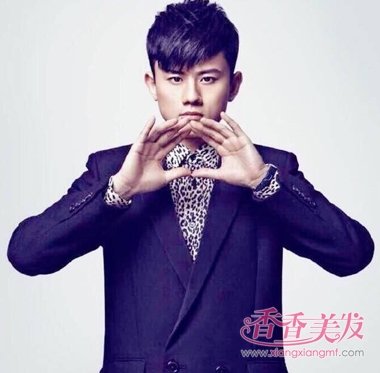头发短的男生怎样弄成张杰的发型 2017男生短