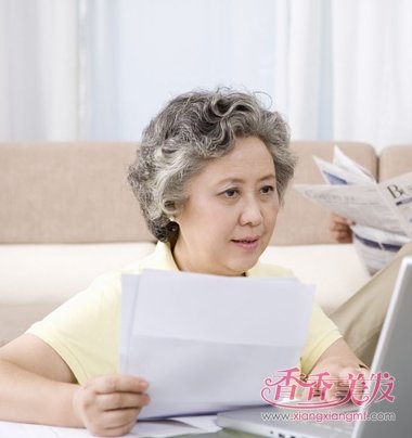 老年烫短发教程 女中老年短发烫发