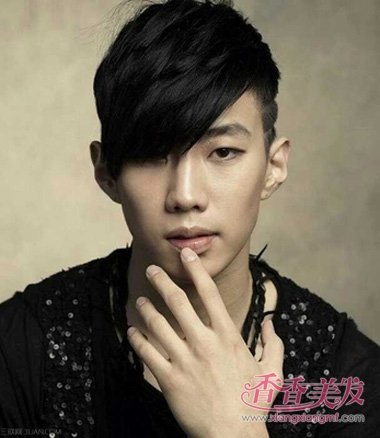 长脸的男孩留什么发型好看 长脸男适合剪什么